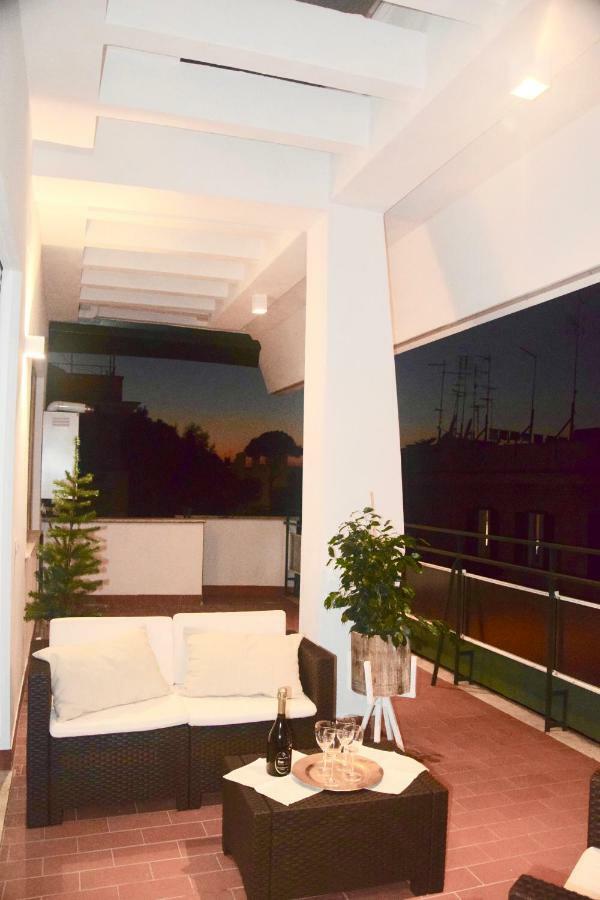 Terrazza San Giovanni Apartment Рим Екстериор снимка